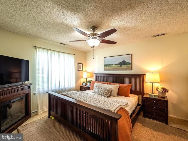4808-A ABERDEEN DR, Mount Laurel, NJ 08054