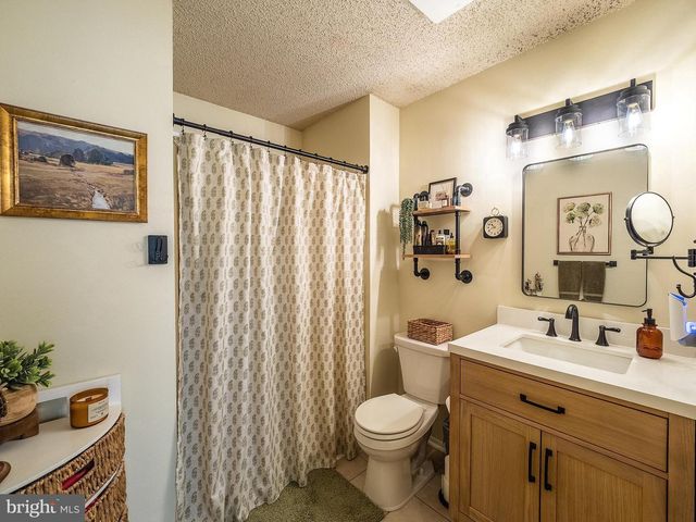 4808-A ABERDEEN DR, Mount Laurel, NJ 08054