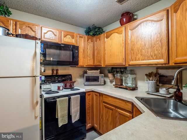 4808-A ABERDEEN DR, Mount Laurel, NJ 08054