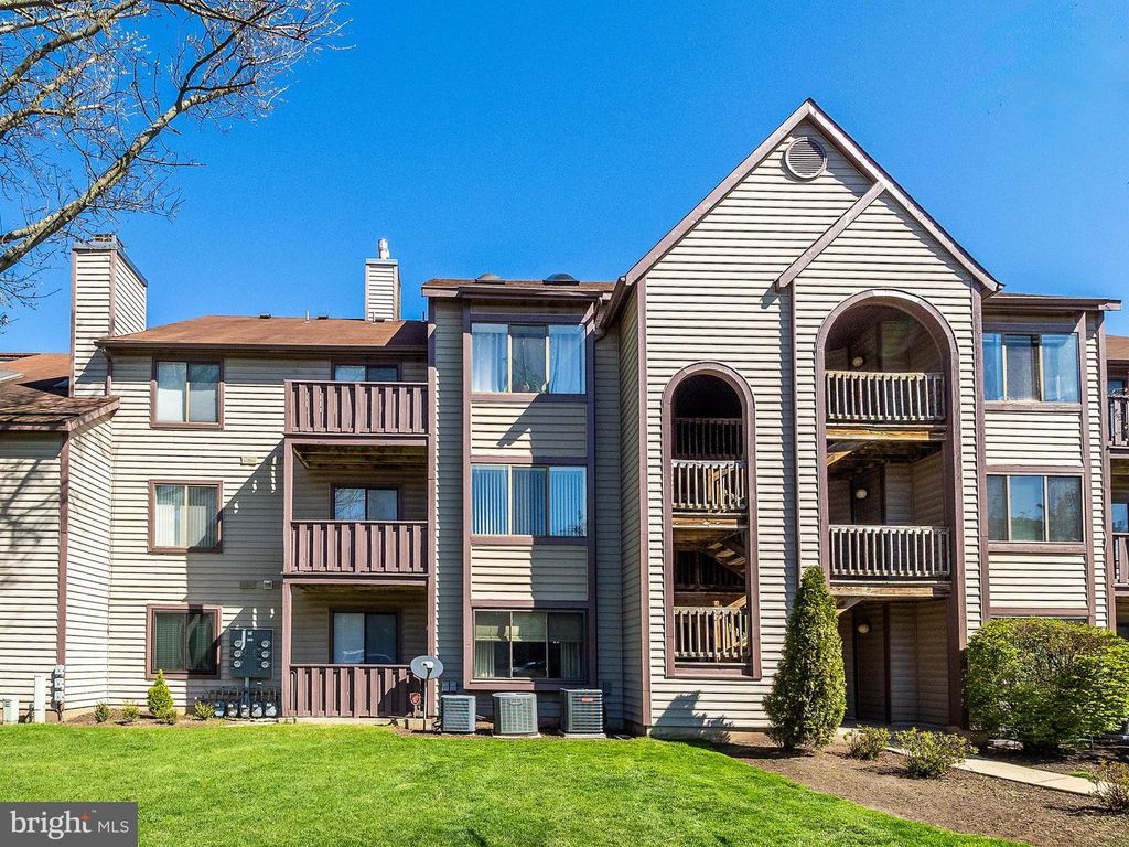 4808-A ABERDEEN DR, Mount Laurel, NJ 08054