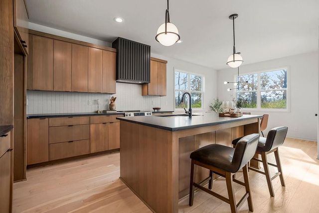 18221 W 168th Terrace, Olathe, KS 66062