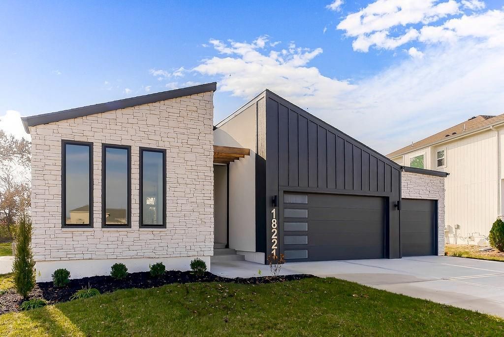 18221 W 168th Terrace, Olathe, KS 66062