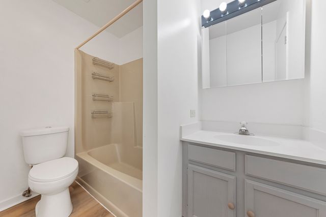 1420 Stonebridge Circle N-3, Wheaton, IL 60189