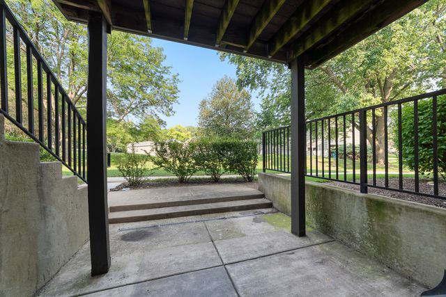 1420 Stonebridge Circle N-3, Wheaton, IL 60189