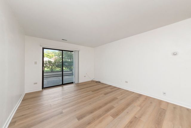 1420 Stonebridge Circle N-3, Wheaton, IL 60189