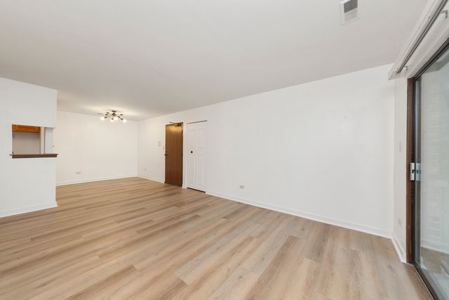 1420 Stonebridge Circle N-3, Wheaton, IL 60189