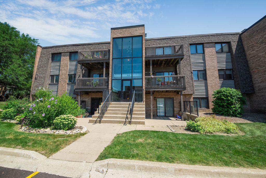 1420 Stonebridge Circle N-3, Wheaton, IL 60189