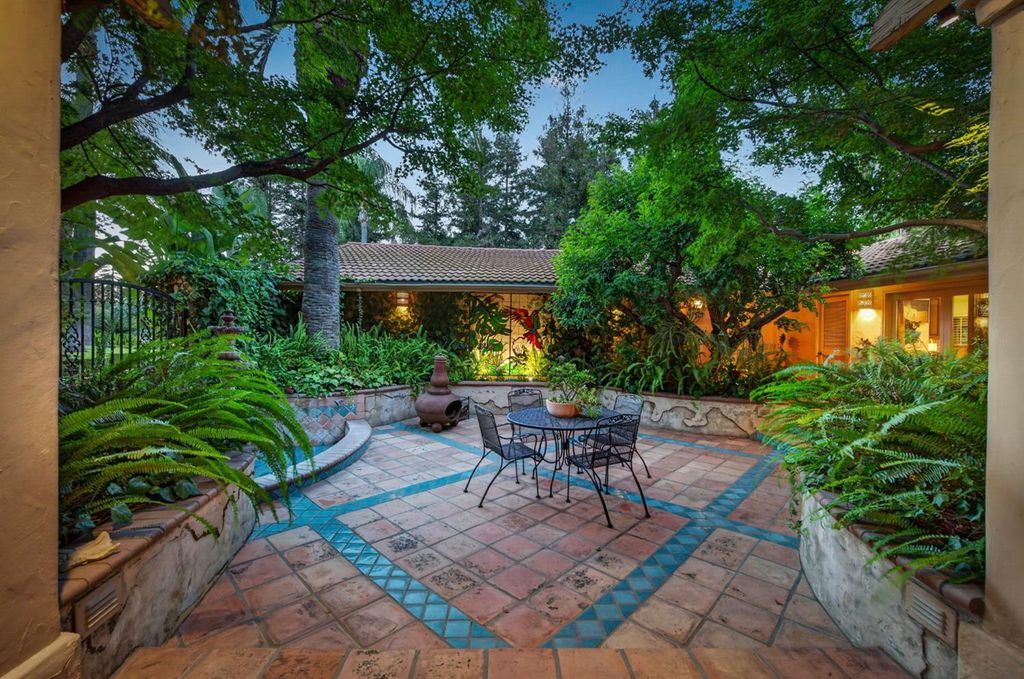 Image 11 of property listing at 5560 N Forkner Avenue, Fresno, CA 93711