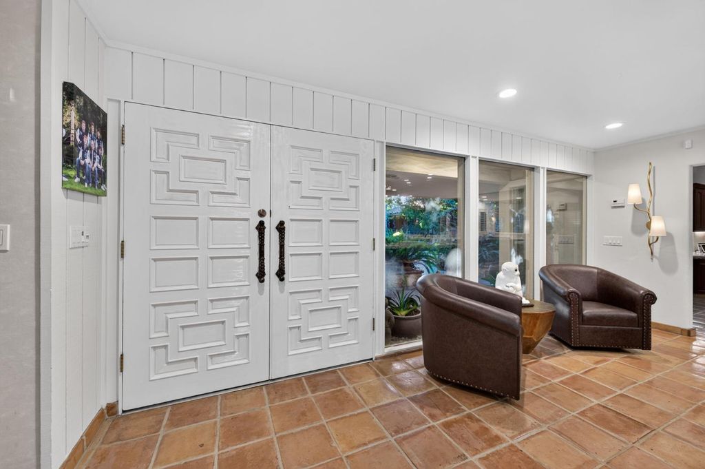 Image 12 of property listing at 5560 N Forkner Avenue, Fresno, CA 93711