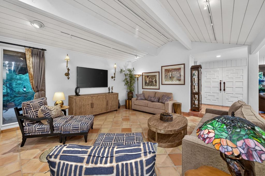 Image 13 of property listing at 5560 N Forkner Avenue, Fresno, CA 93711