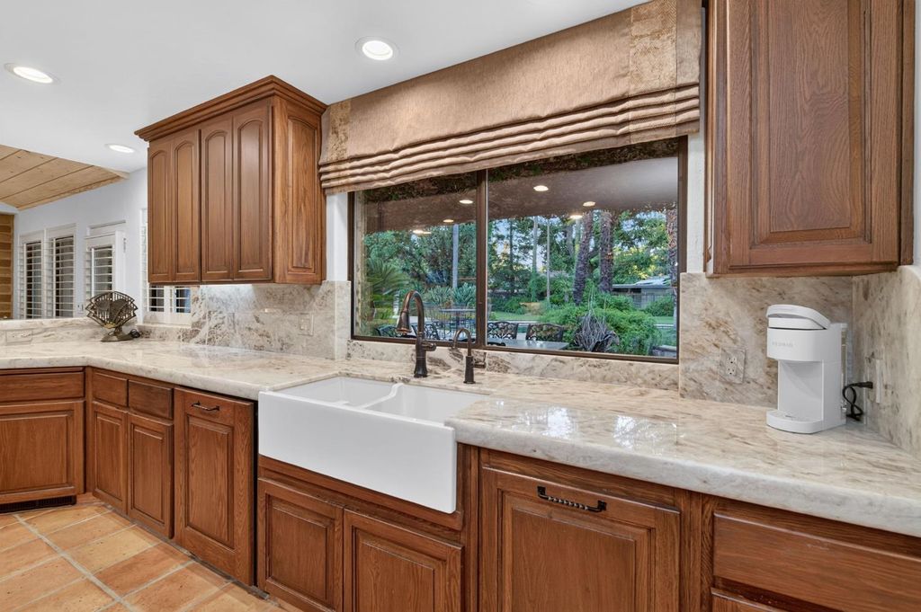 Image 23 of property listing at 5560 N Forkner Avenue, Fresno, CA 93711