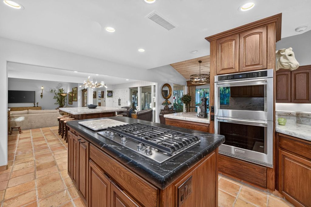Image 24 of property listing at 5560 N Forkner Avenue, Fresno, CA 93711