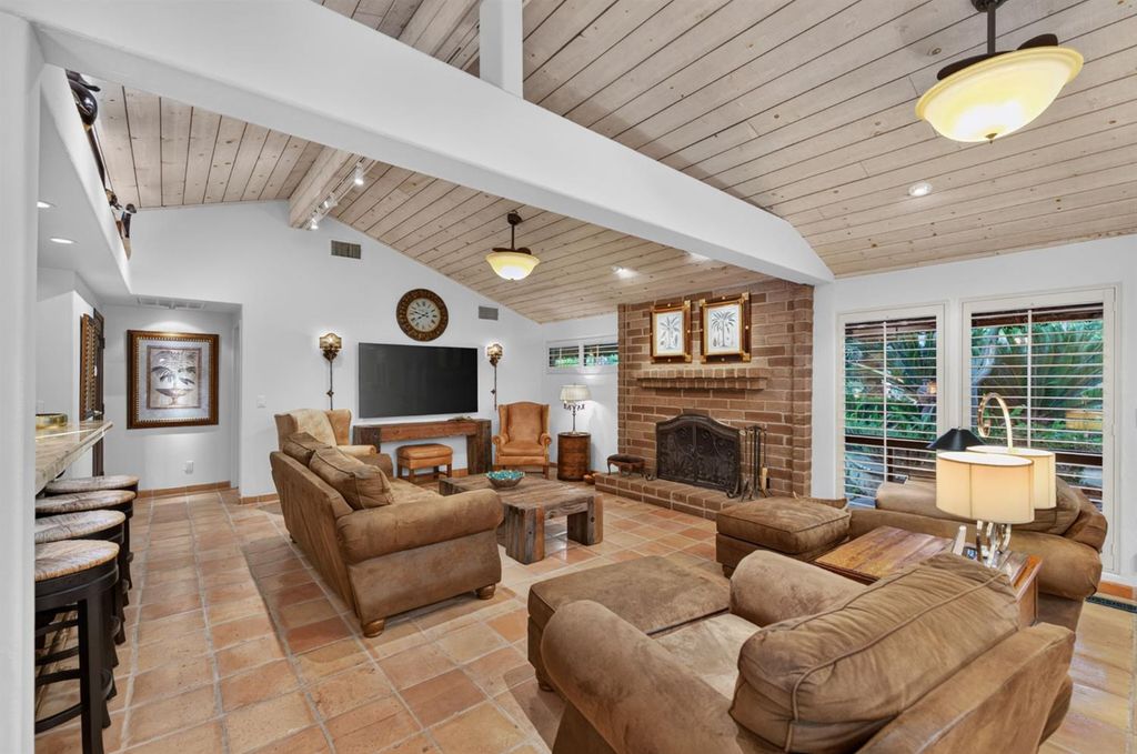 Image 27 of property listing at 5560 N Forkner Avenue, Fresno, CA 93711