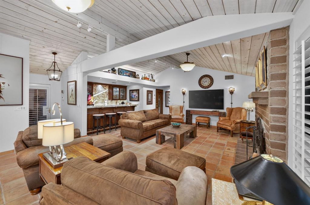 Image 28 of property listing at 5560 N Forkner Avenue, Fresno, CA 93711