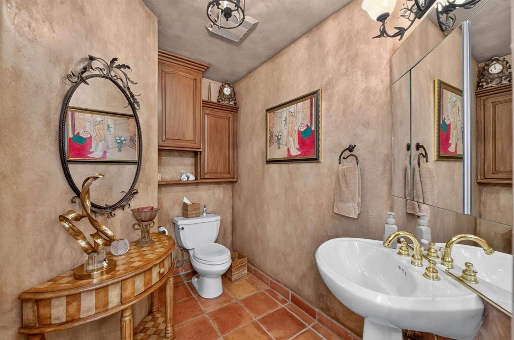 Image 32 of property listing at 5560 N Forkner Avenue, Fresno, CA 93711