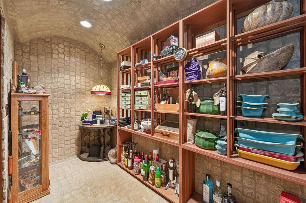 Image 33 of property listing at 5560 N Forkner Avenue, Fresno, CA 93711