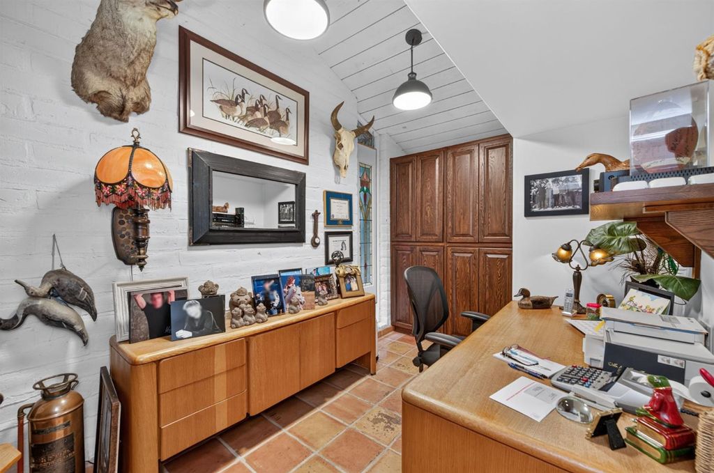 Image 34 of property listing at 5560 N Forkner Avenue, Fresno, CA 93711