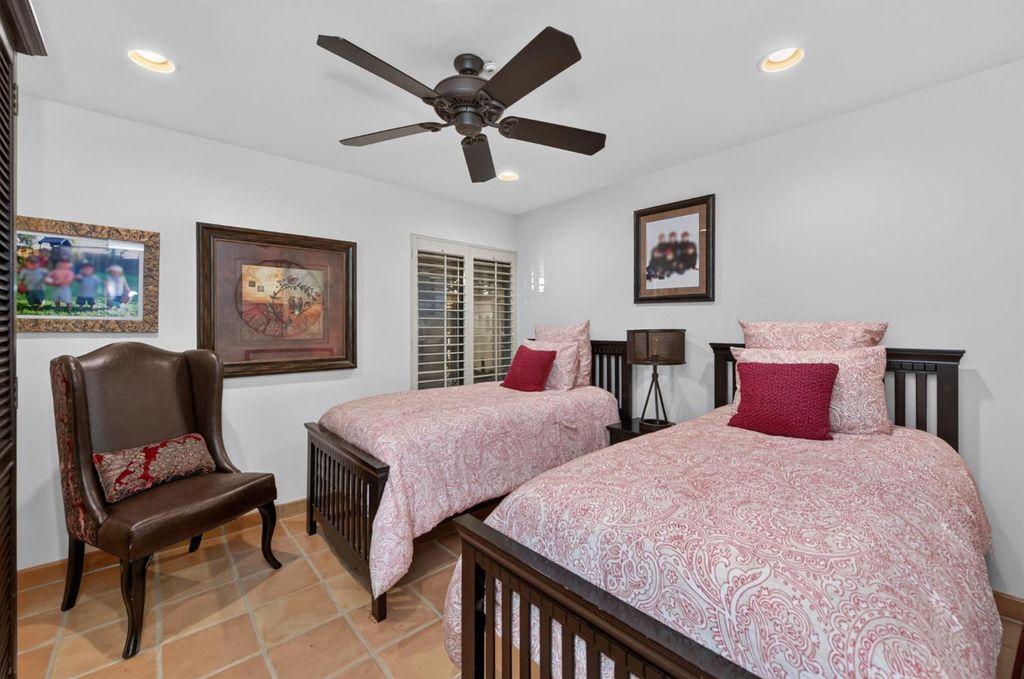 Image 38 of property listing at 5560 N Forkner Avenue, Fresno, CA 93711