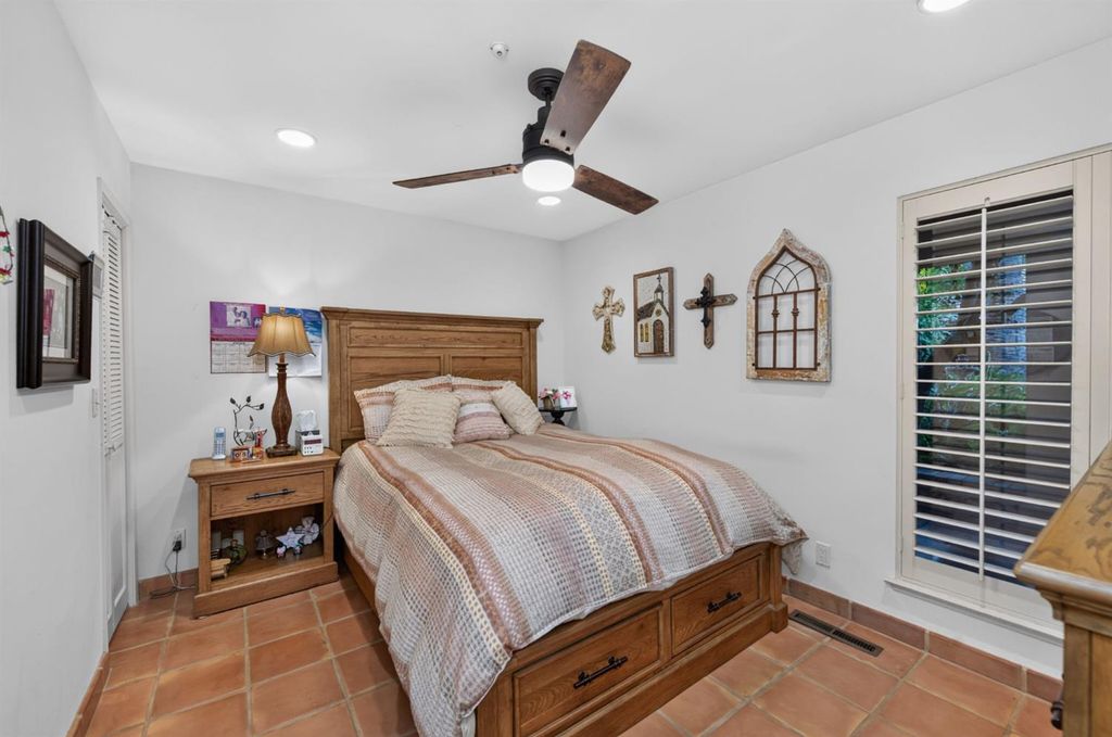 Image 39 of property listing at 5560 N Forkner Avenue, Fresno, CA 93711