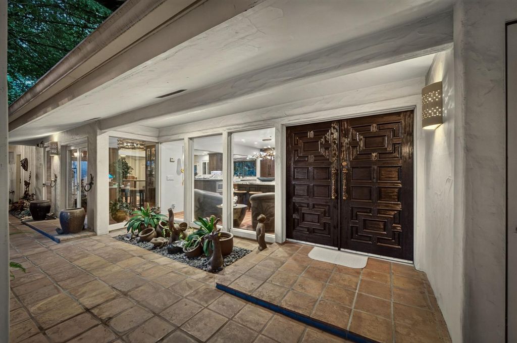 Image 4 of property listing at 5560 N Forkner Avenue, Fresno, CA 93711