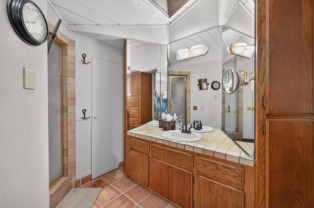 Image 47 of property listing at 5560 N Forkner Avenue, Fresno, CA 93711