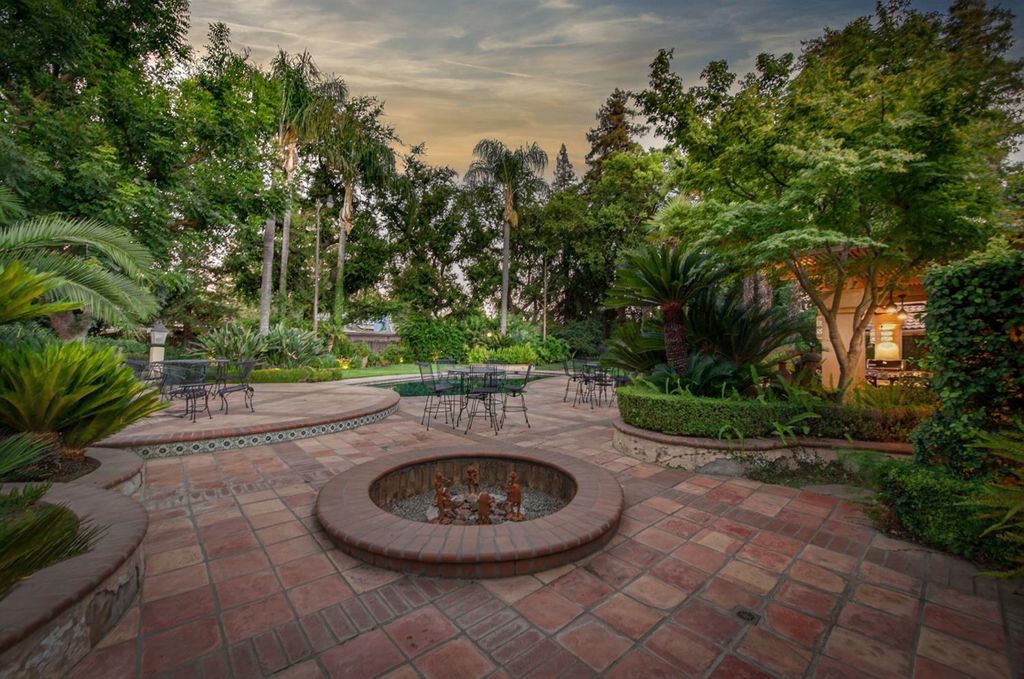 Image 50 of property listing at 5560 N Forkner Avenue, Fresno, CA 93711