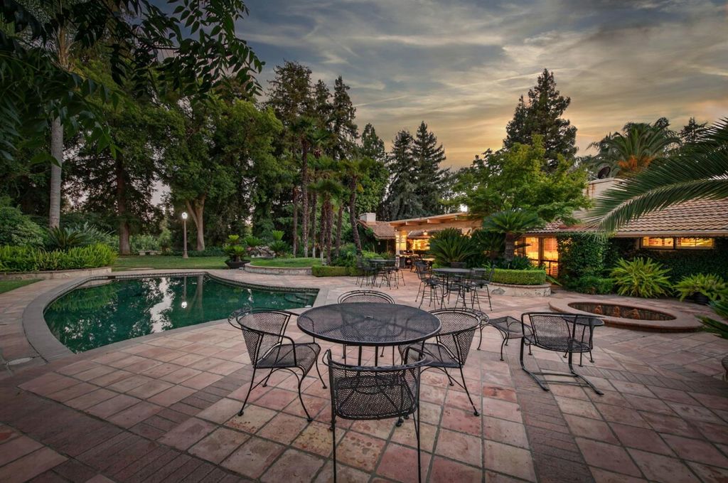 Image 52 of property listing at 5560 N Forkner Avenue, Fresno, CA 93711