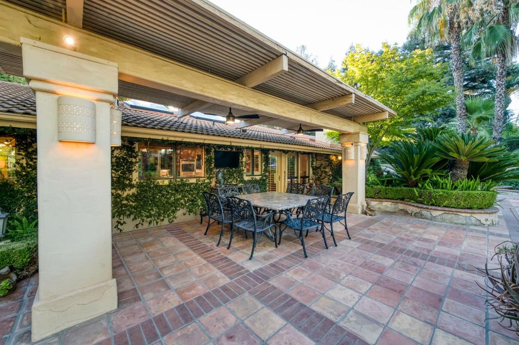 Image 56 of property listing at 5560 N Forkner Avenue, Fresno, CA 93711