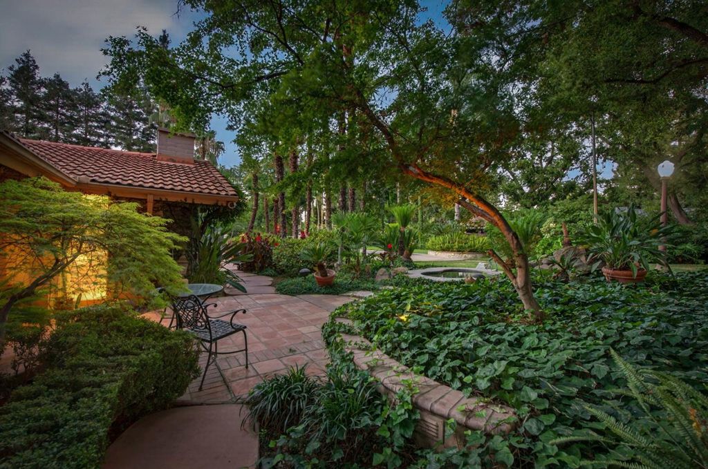 Image 58 of property listing at 5560 N Forkner Avenue, Fresno, CA 93711