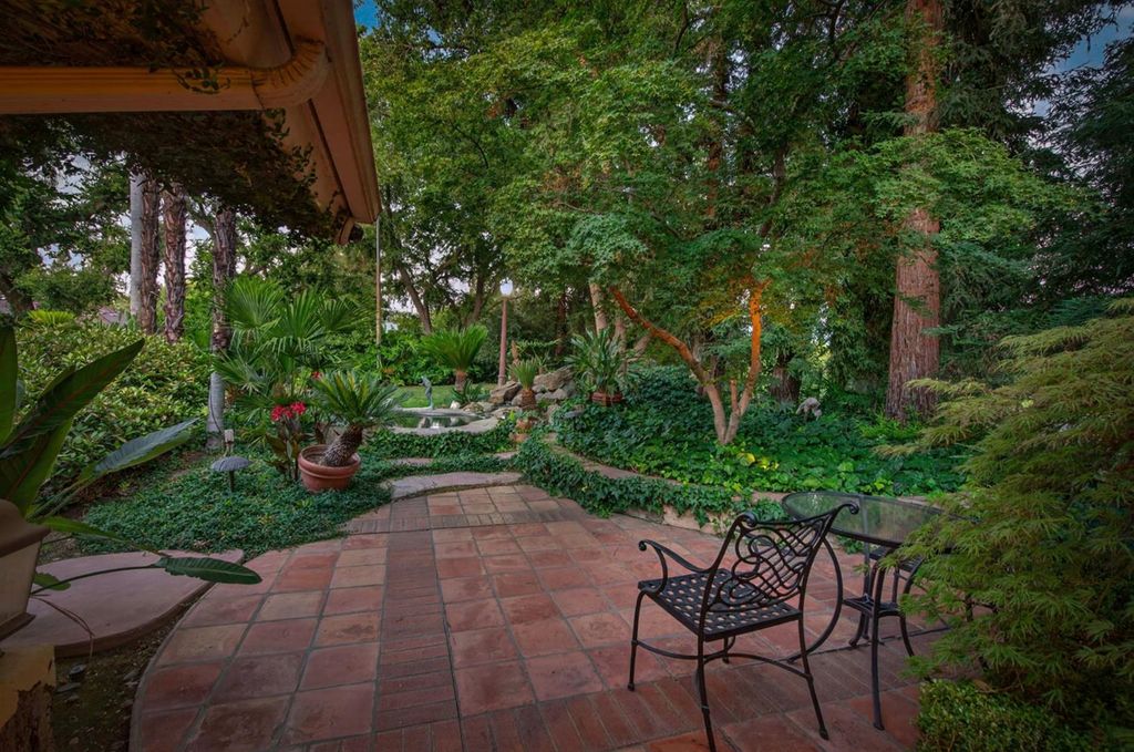 Image 60 of property listing at 5560 N Forkner Avenue, Fresno, CA 93711