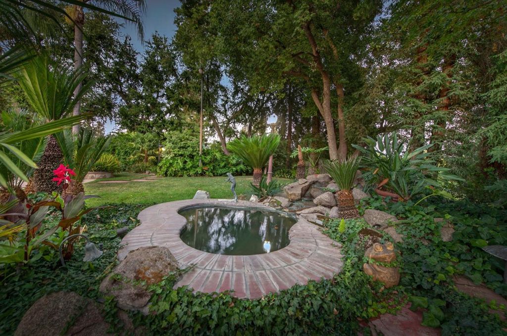 Image 61 of property listing at 5560 N Forkner Avenue, Fresno, CA 93711