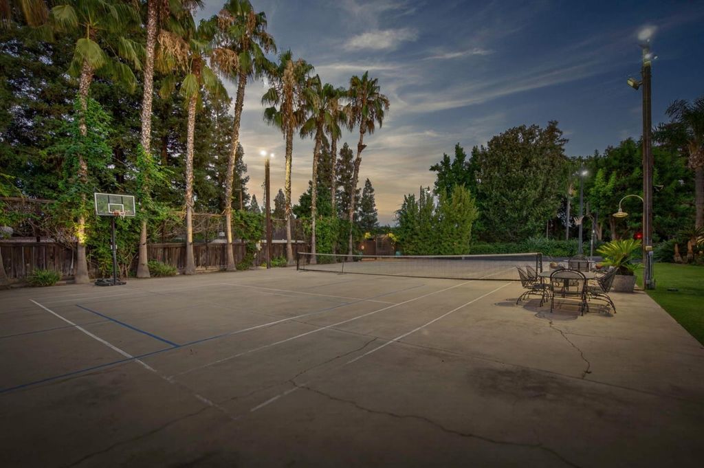 Image 65 of property listing at 5560 N Forkner Avenue, Fresno, CA 93711