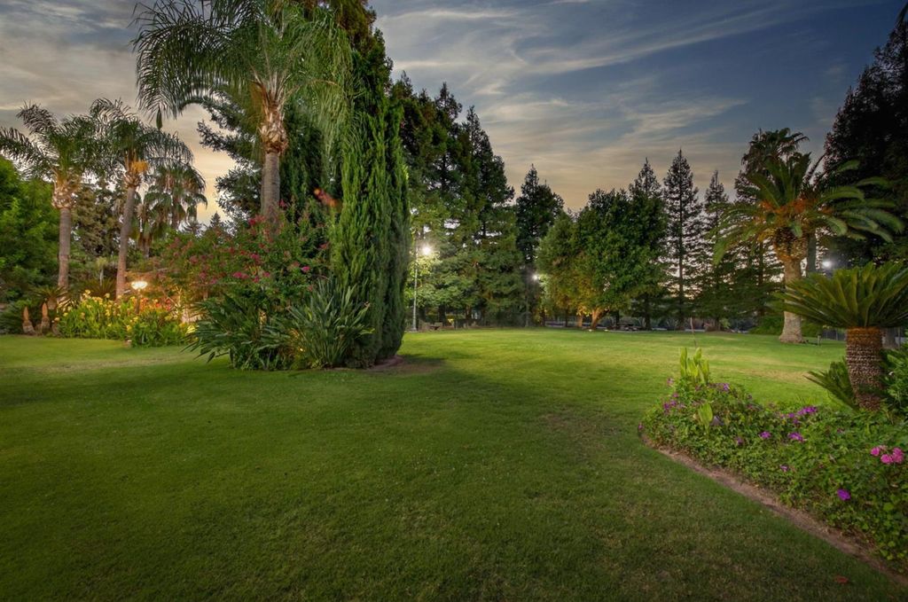 Image 66 of property listing at 5560 N Forkner Avenue, Fresno, CA 93711