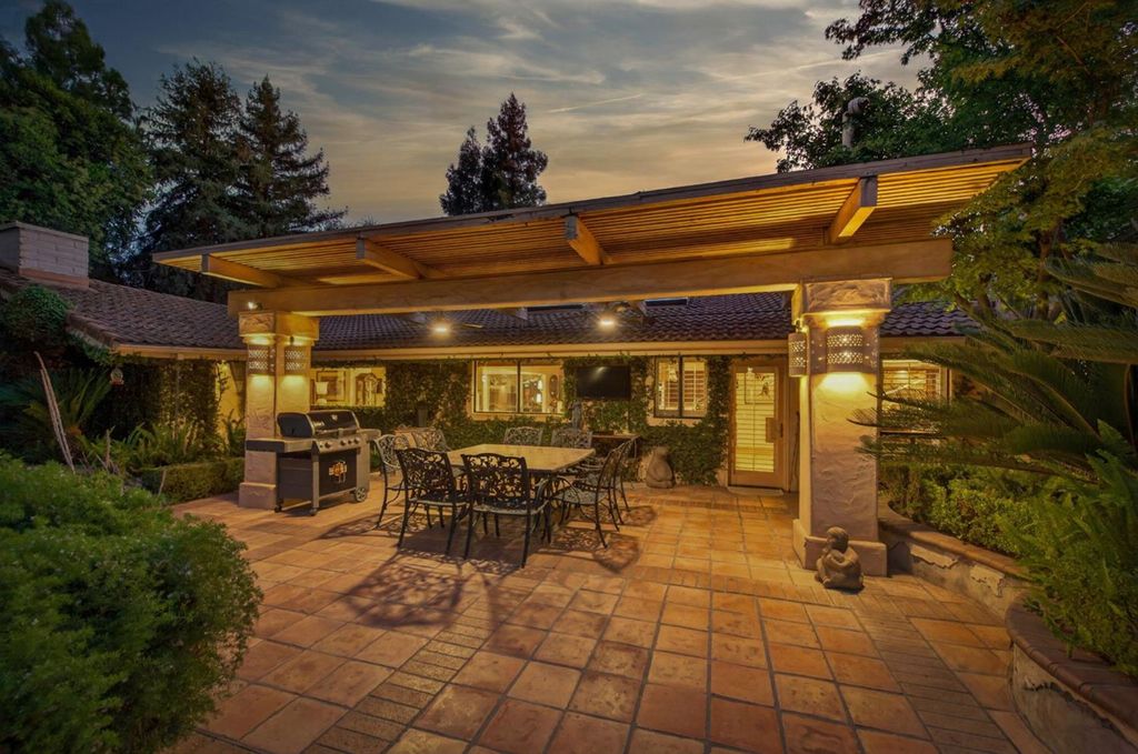 Image 70 of property listing at 5560 N Forkner Avenue, Fresno, CA 93711