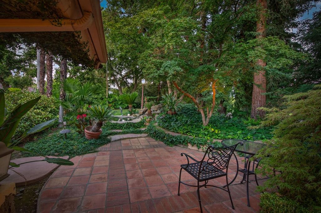 Image 71 of property listing at 5560 N Forkner Avenue, Fresno, CA 93711
