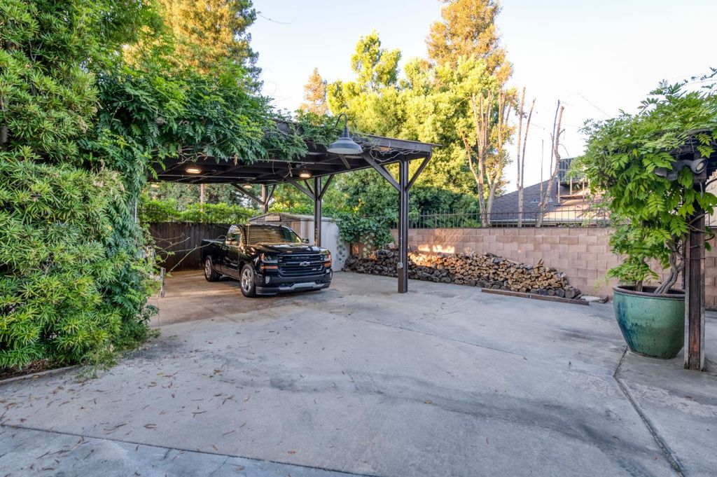 Image 76 of property listing at 5560 N Forkner Avenue, Fresno, CA 93711