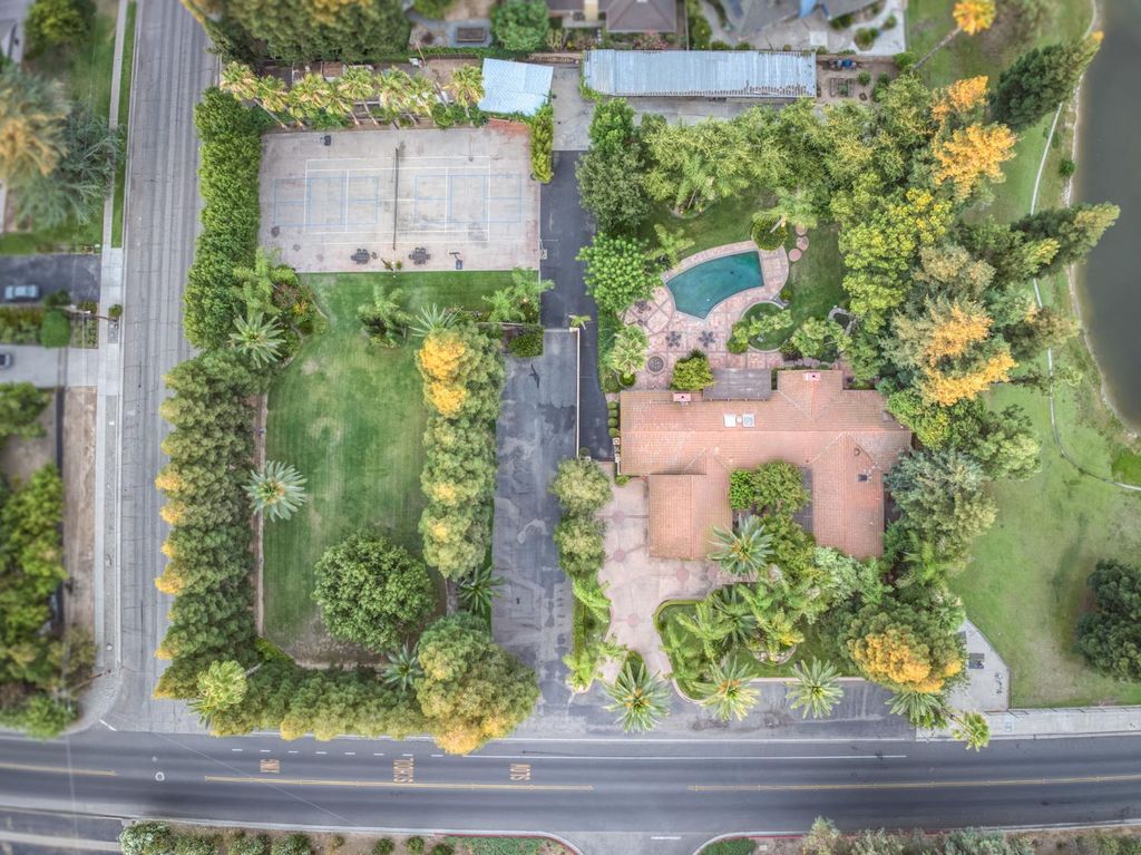 Image 83 of property listing at 5560 N Forkner Avenue, Fresno, CA 93711