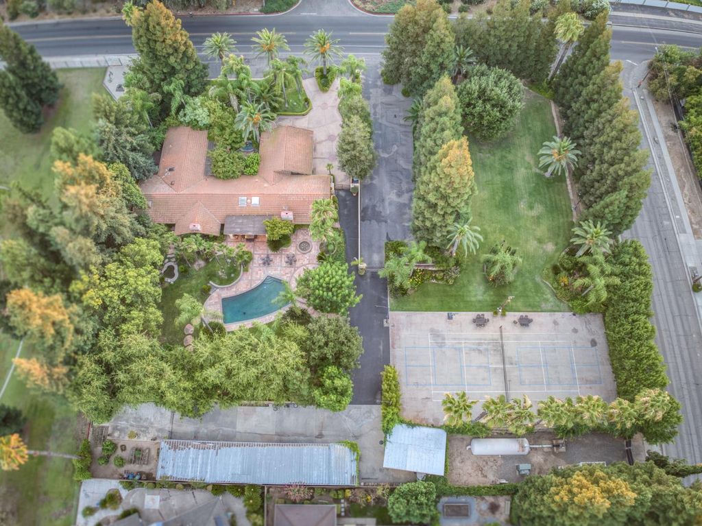Image 84 of property listing at 5560 N Forkner Avenue, Fresno, CA 93711