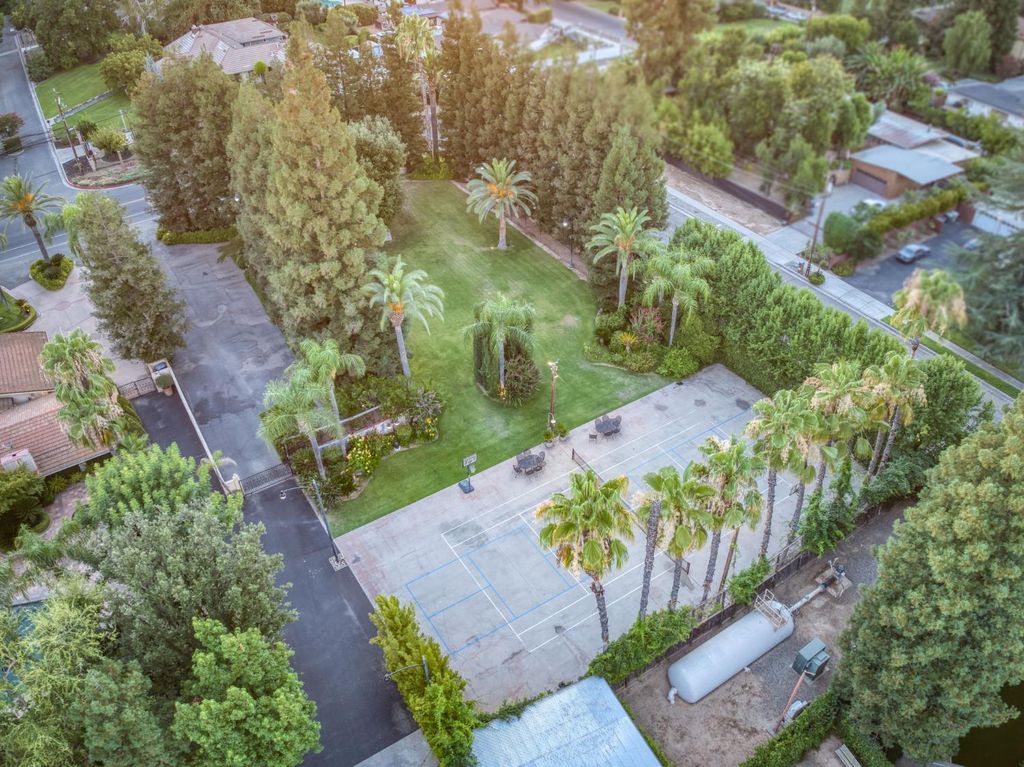 Image 86 of property listing at 5560 N Forkner Avenue, Fresno, CA 93711