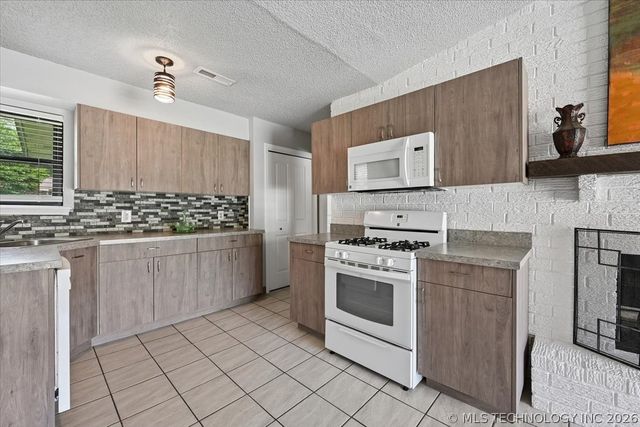 2601 S Redbud Avenue, Broken Arrow, OK 74012