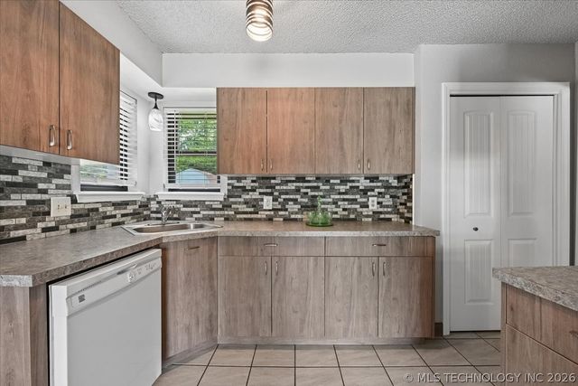 2601 S Redbud Avenue, Broken Arrow, OK 74012