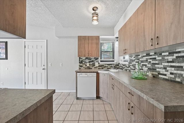 2601 S Redbud Avenue, Broken Arrow, OK 74012