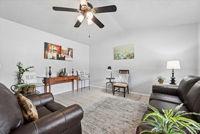 2601 S Redbud Avenue, Broken Arrow, OK 74012