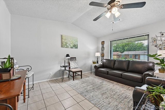 2601 S Redbud Avenue, Broken Arrow, OK 74012