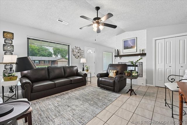 2601 S Redbud Avenue, Broken Arrow, OK 74012
