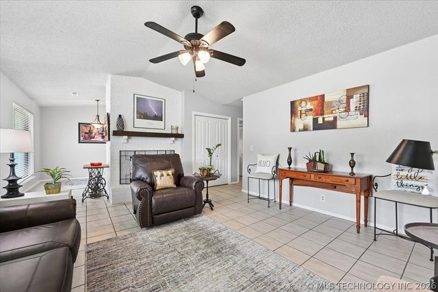 2601 S Redbud Avenue, Broken Arrow, OK 74012