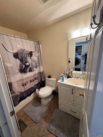 72 HILLCREST DR, Ruckersville, VA 22968