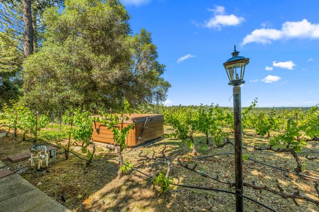 7460 Fairplay Rd, Somerset, CA 95684