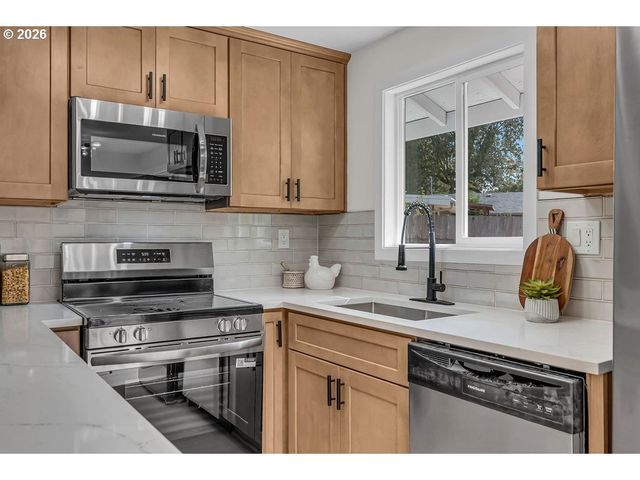 12020 Sw 95TH Ave, Tigard, OR 97223