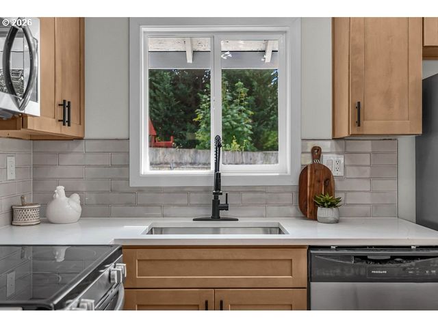12020 Sw 95TH Ave, Tigard, OR 97223